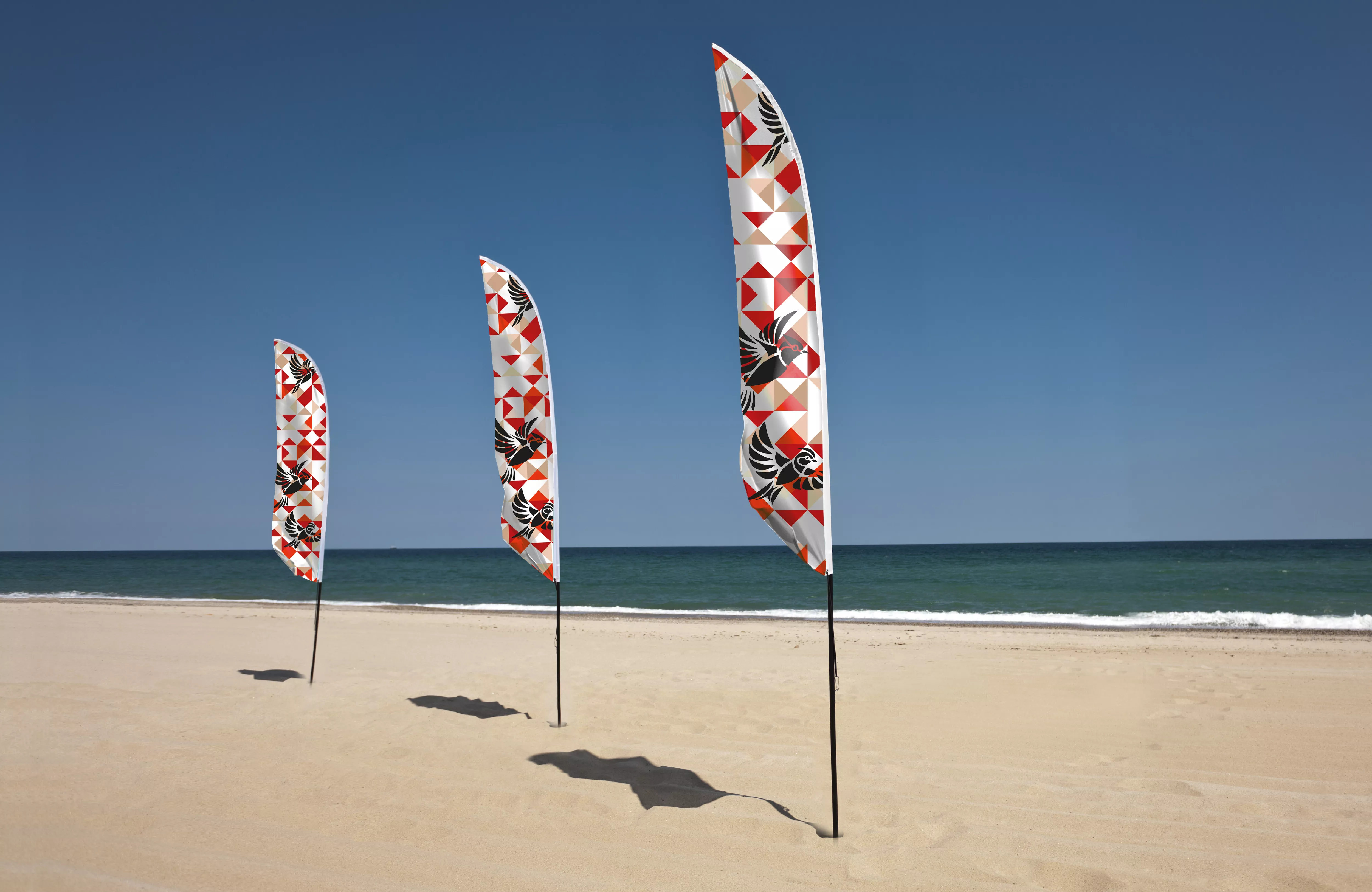 Beachflagi — jak i gdzie wykorzystać flagi reklamowe w sezonie letnim? 