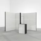 300x300cm - stoisko Modularico M100 LED układ L-00133M50, zaplecze, lada