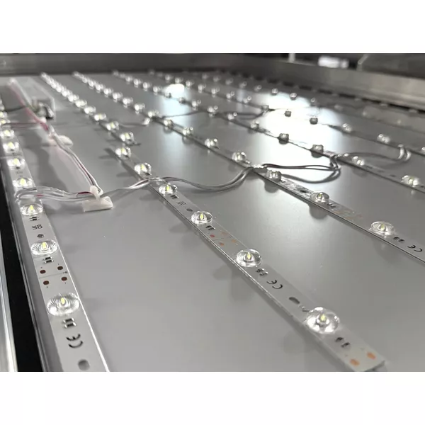 100x100cm - ścienna rama S100T podświetlenie tylne LED, profil srebrny