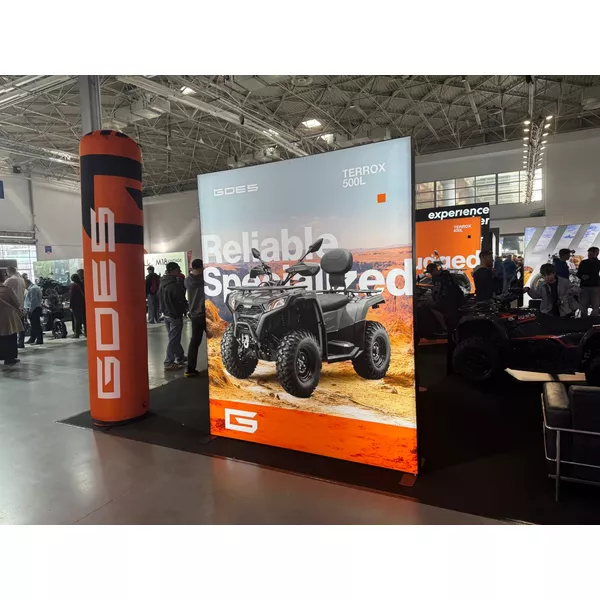 200x250cm - stojąca rama S100T, podświetlenie krawędziowe LED, stopa Mono HPL, profil srebrny